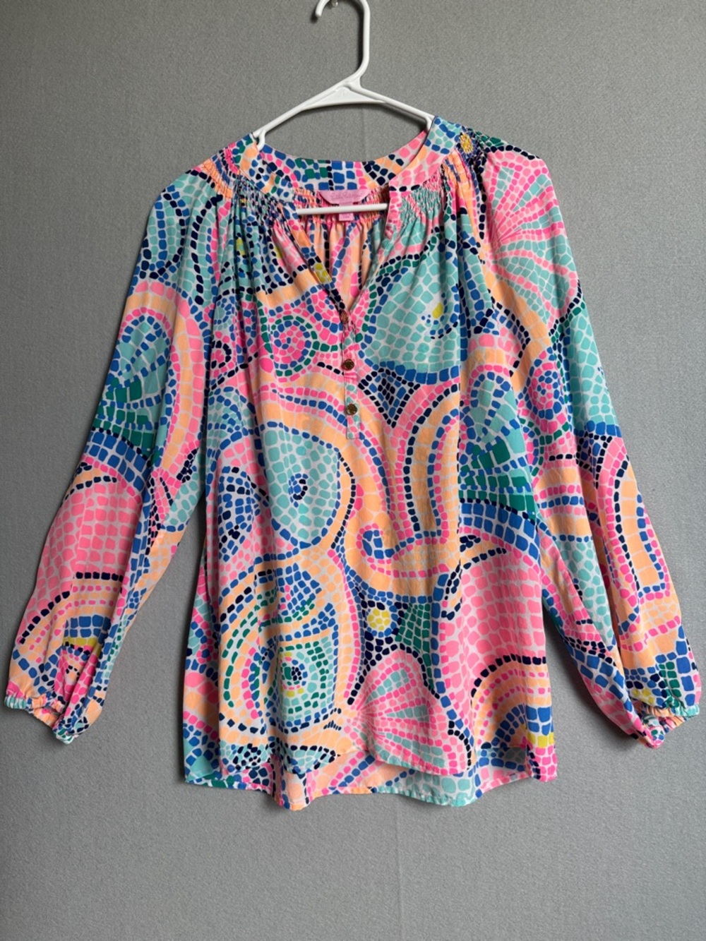 Lilly Pulitzer Women’s Elsa Silk Blouse Size M Tile Wave Mosaic Print Resortwear